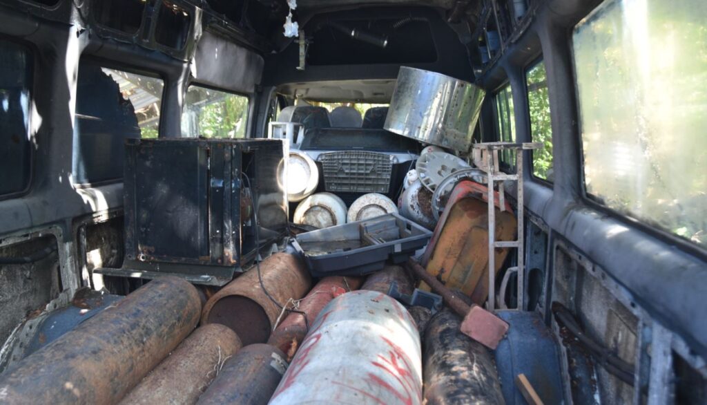 An abandoned Ford Transit Van contains multiple propane tanks. PHOTO: AL WILLIAMS/22111619