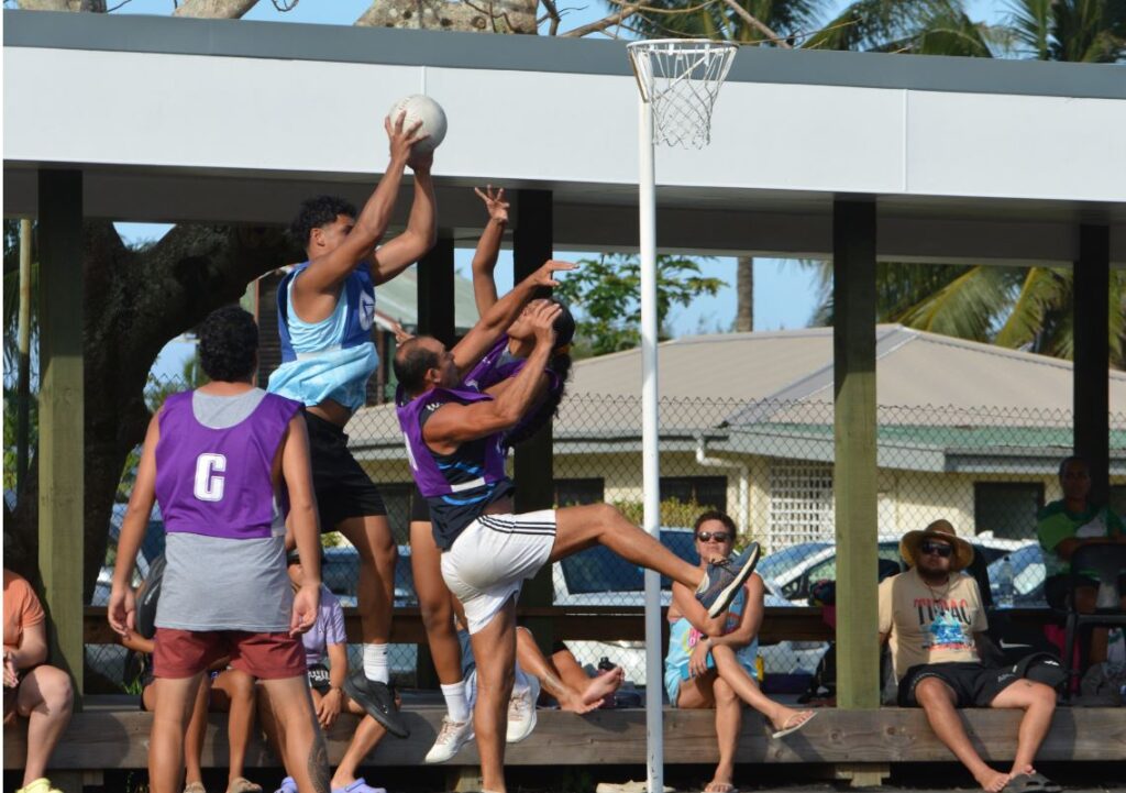Played at another speed and level the open mixed games bring out the massive aerial leaps by the lofty lads combined with silky skills of seasoned female players making for brilliant live netball entertainment. 22120411