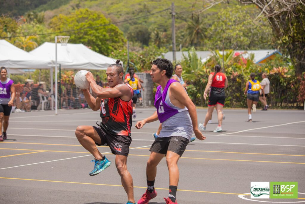 Team Smash from Australia grabs the ball in the Open Mixed game vs Charlie’s Angels. NETBALL COOK ISLANDS. 22120602