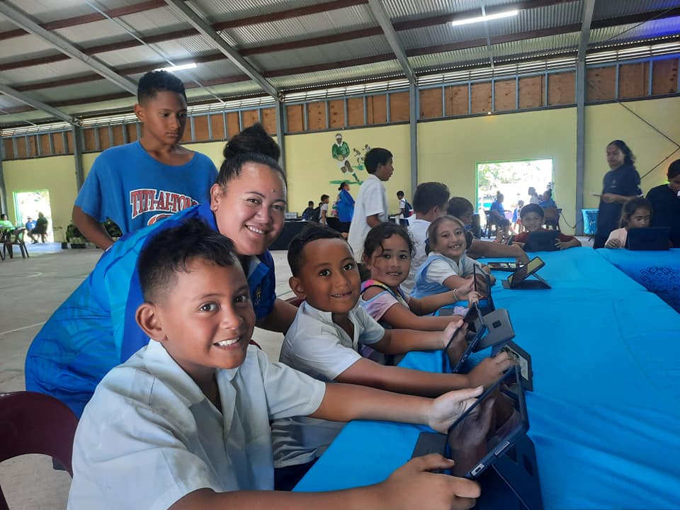 Aitutaki school children attend the first Science Expo on the island. CLIMATE CHANGE/22121312