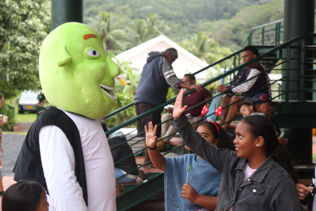 A high five from Shrek was a highlight for many youngsters. ROTARACT/22121617