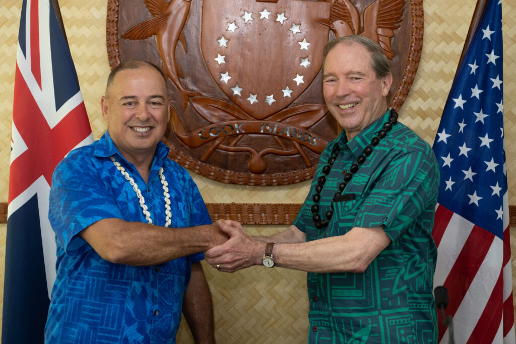 United States Ambassador to New Zealand Tom Udall meets Cook Islands Prime Minister Mark Brown. Photo: United States Embassy/22121632