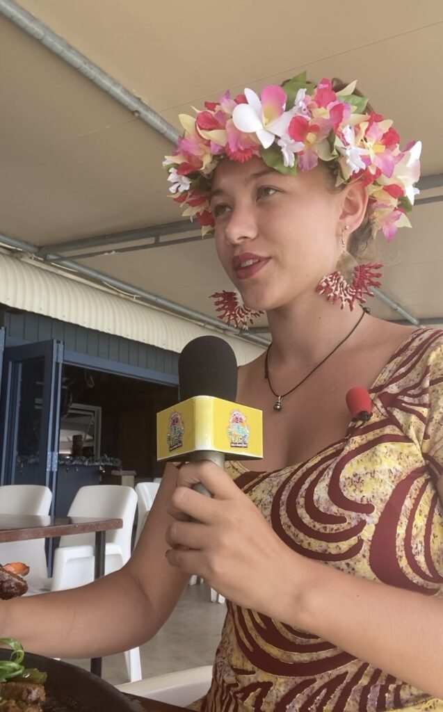 Tiana Haxton goes out and about amongst the Cook Islands community as filming takes place on World Summer’s Resort. 22122822