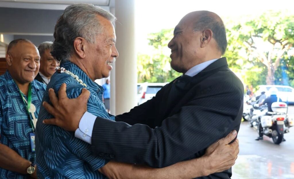  Pacific Islands Forum Secretary-General Henry Puna, left, greets Kiribati President Taneti Maamau in Nadi Photo: Pacific Islands Forum/23022332