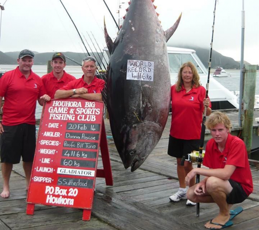 NZ woman nabs monster 411kg tuna