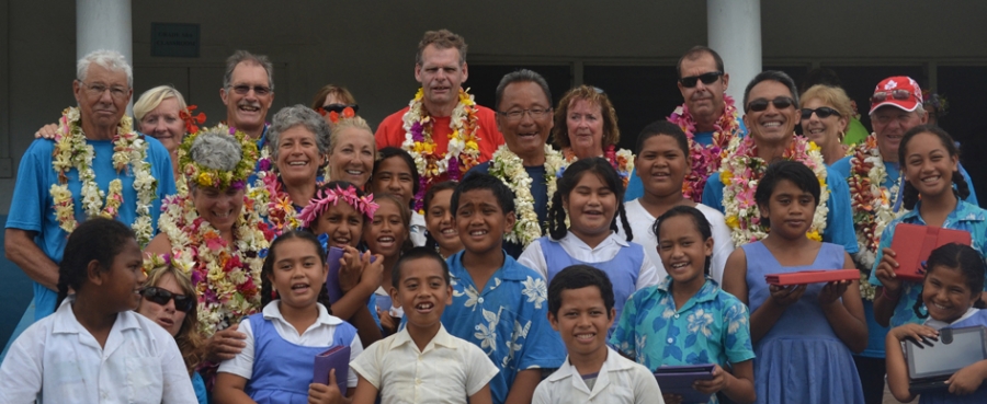 Paddlers donate tablets to Aitutaki tamariki