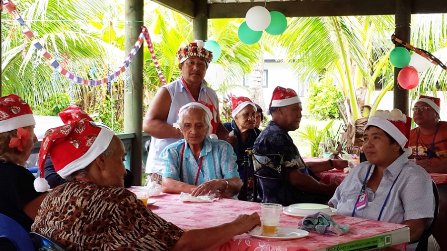 Te Kainga celebrates Christmas with friends