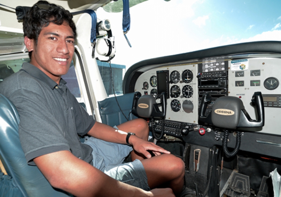 Aitutaki teen flying high