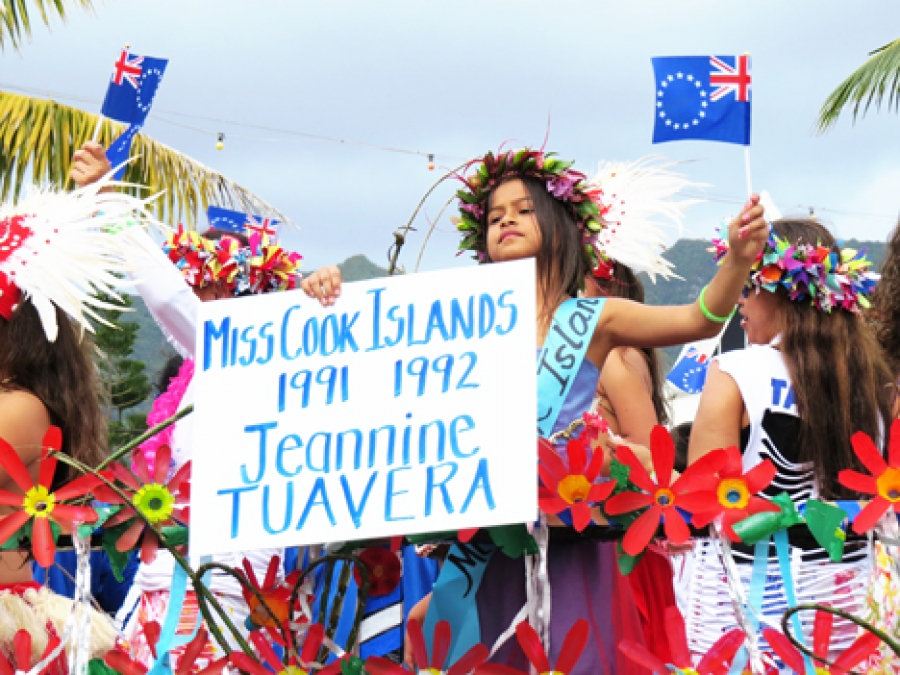 Heart of the Cook Islands floats through streets