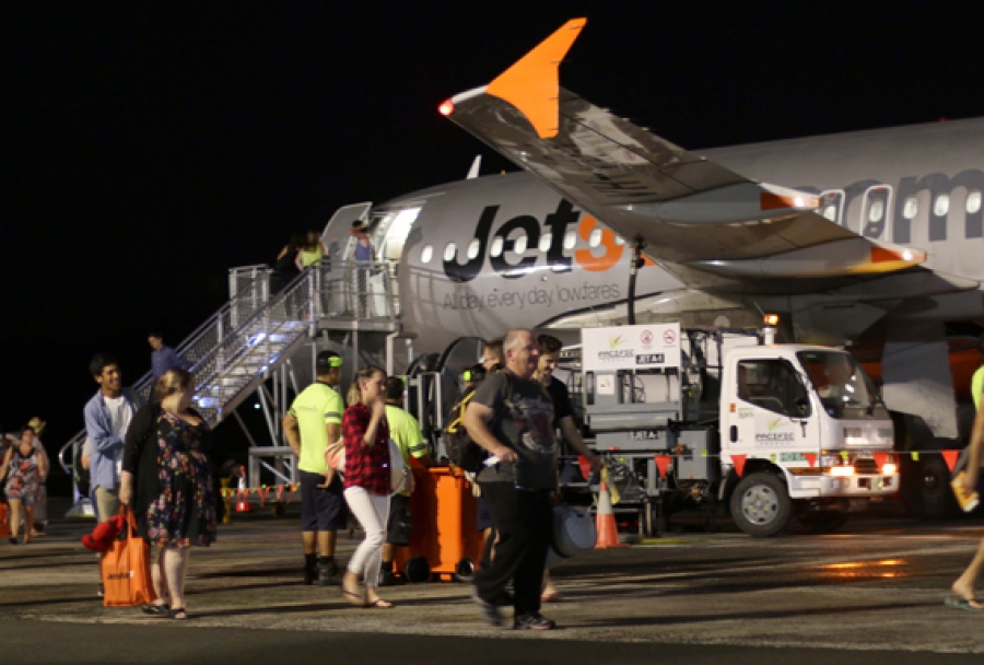 Jetstar flight arrives in Raro short of passenger luggage