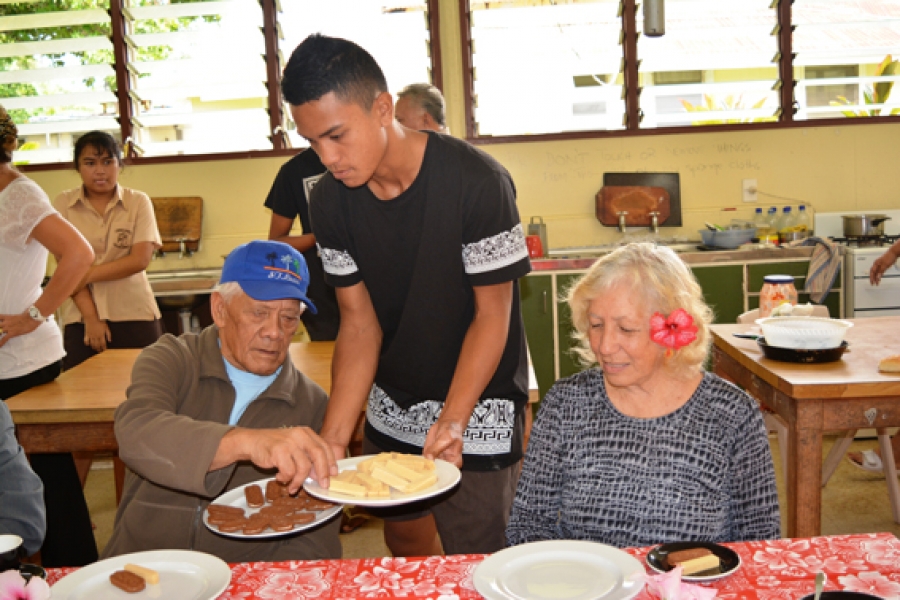 Students put on tea for the elderly