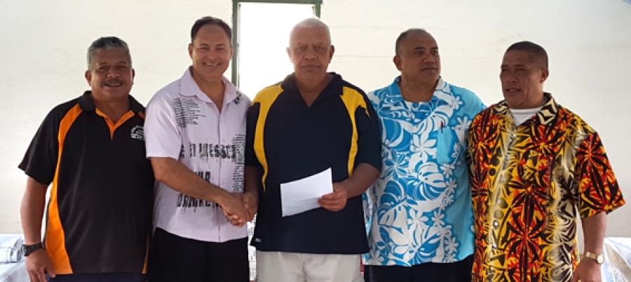 Koutu Nui discuss issues with Atiu residents