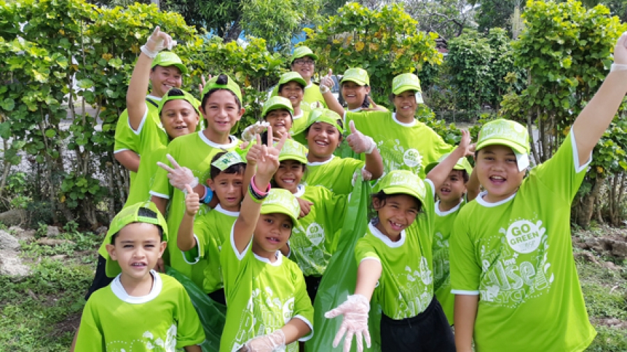 Youngsters clean up to help community