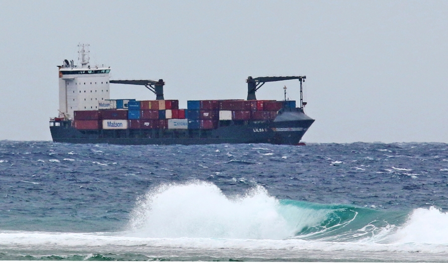Windy weather delays container ship’s arrival