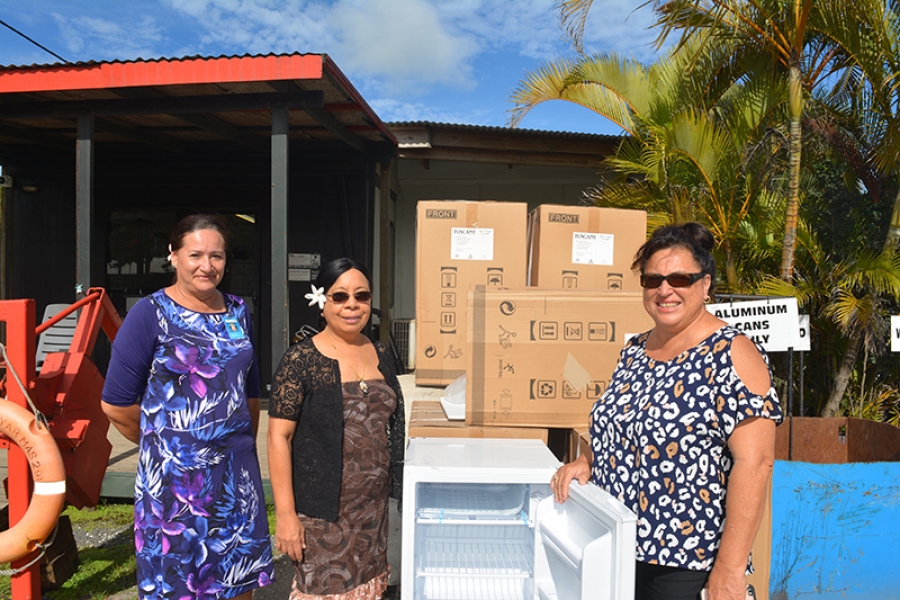 Fridges to cool medicines in outer islands