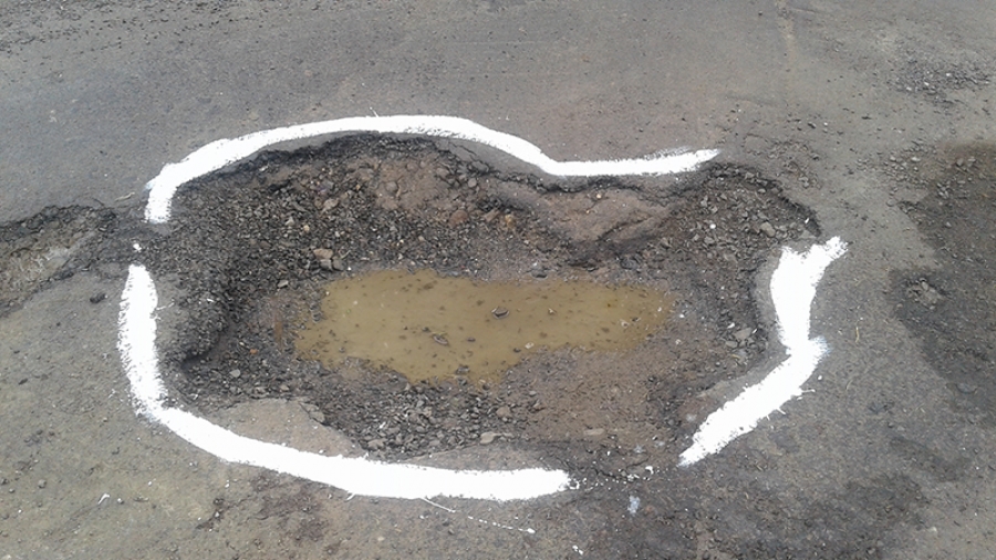 ‘Hole’ lotta trouble on Rarotonga roads