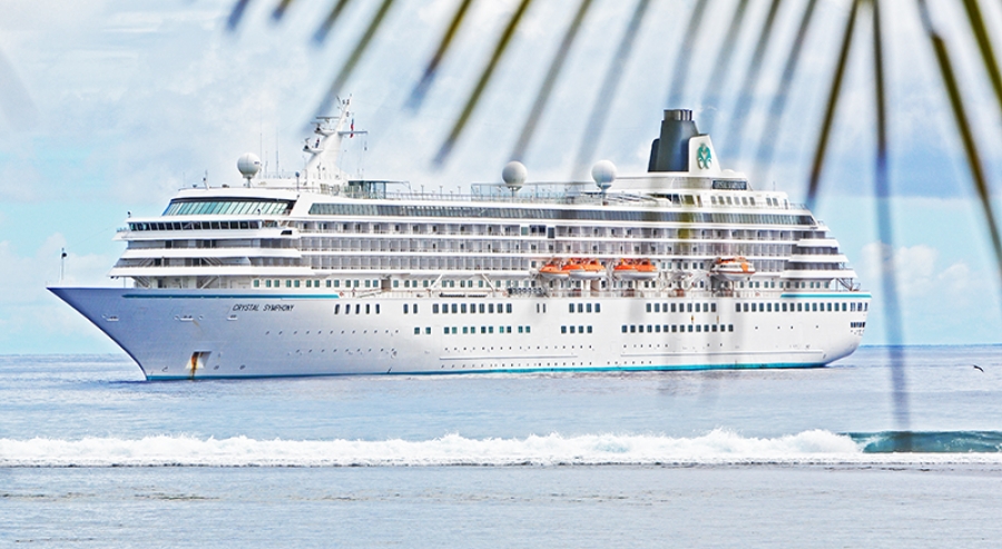 Cruise visitors enjoy their day