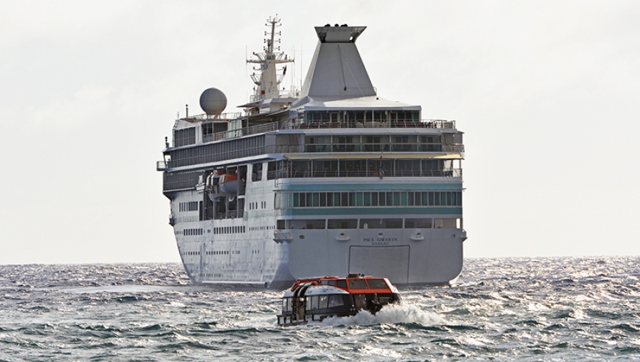 Cruise ship passengers enjoy Rarotonga