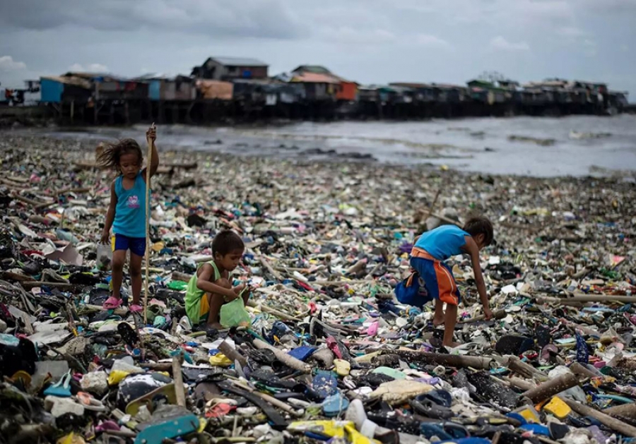 Plastic swallowing our oceans