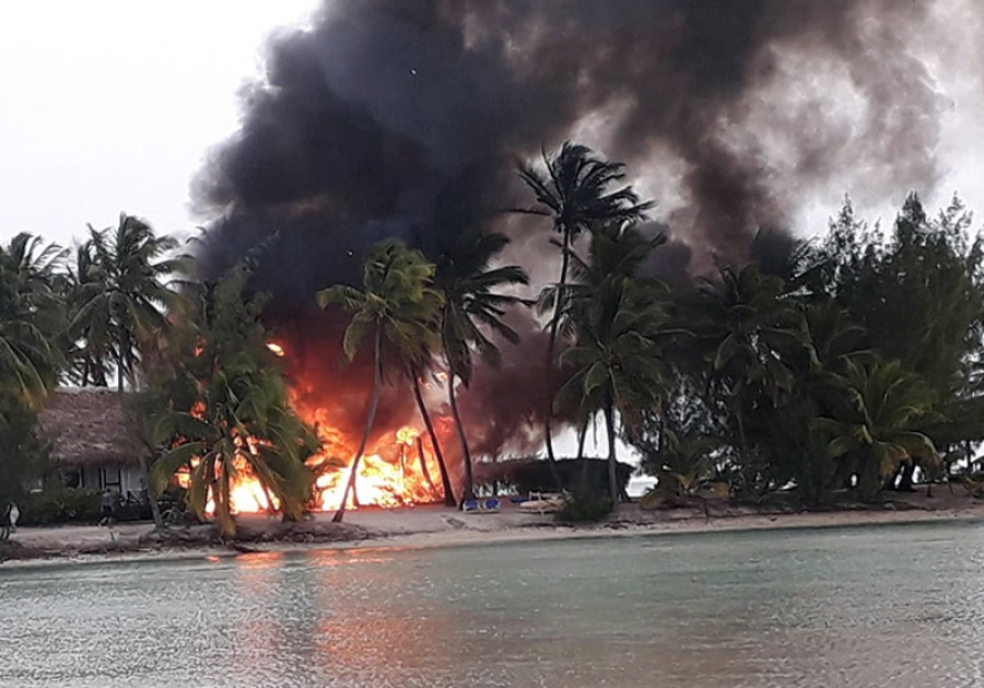 Fire razes Aitutaki resort units