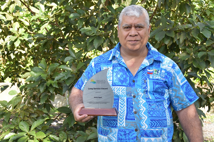 Ngari receives 35 year service award