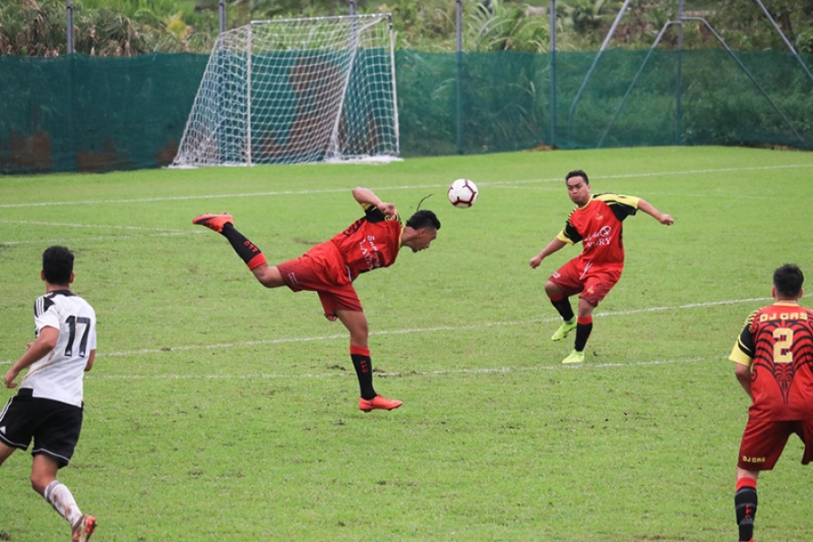 Puaikura and Nikao face off in football