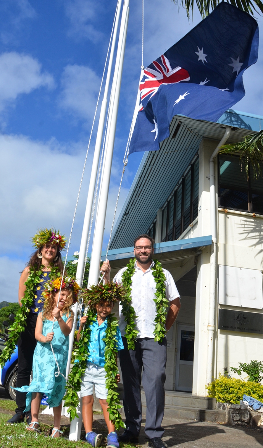 Flag raising strengthens Aust-Cook Islands links
