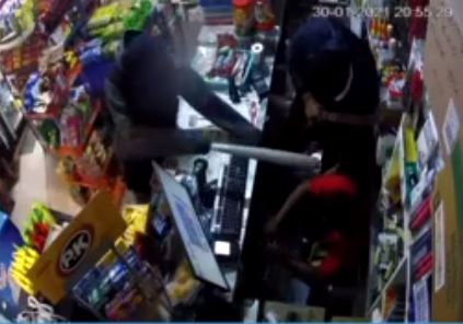 Shopkeeper robbed at knifepoint
