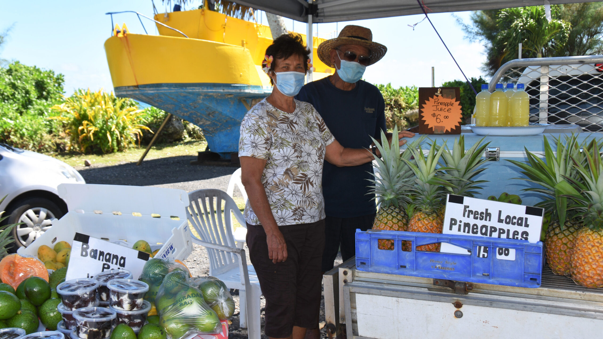 Cautious pineapple sellers take break following border reopening