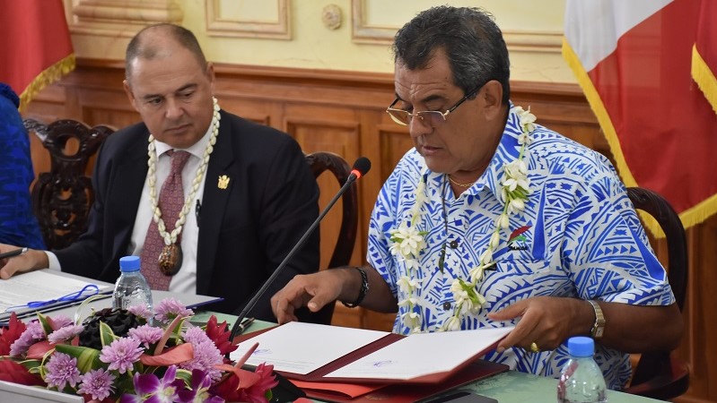 ‘Historic’ Tahiti trip results in groundbreaking air link deal