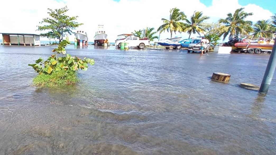 Tahiti district battered by massive swells