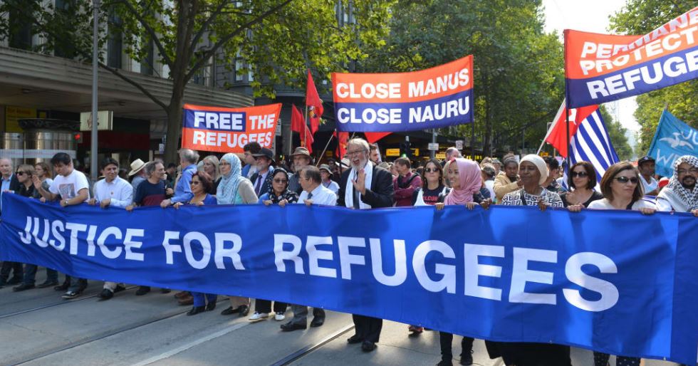 6 Nauru  refugees arrive in NZ
