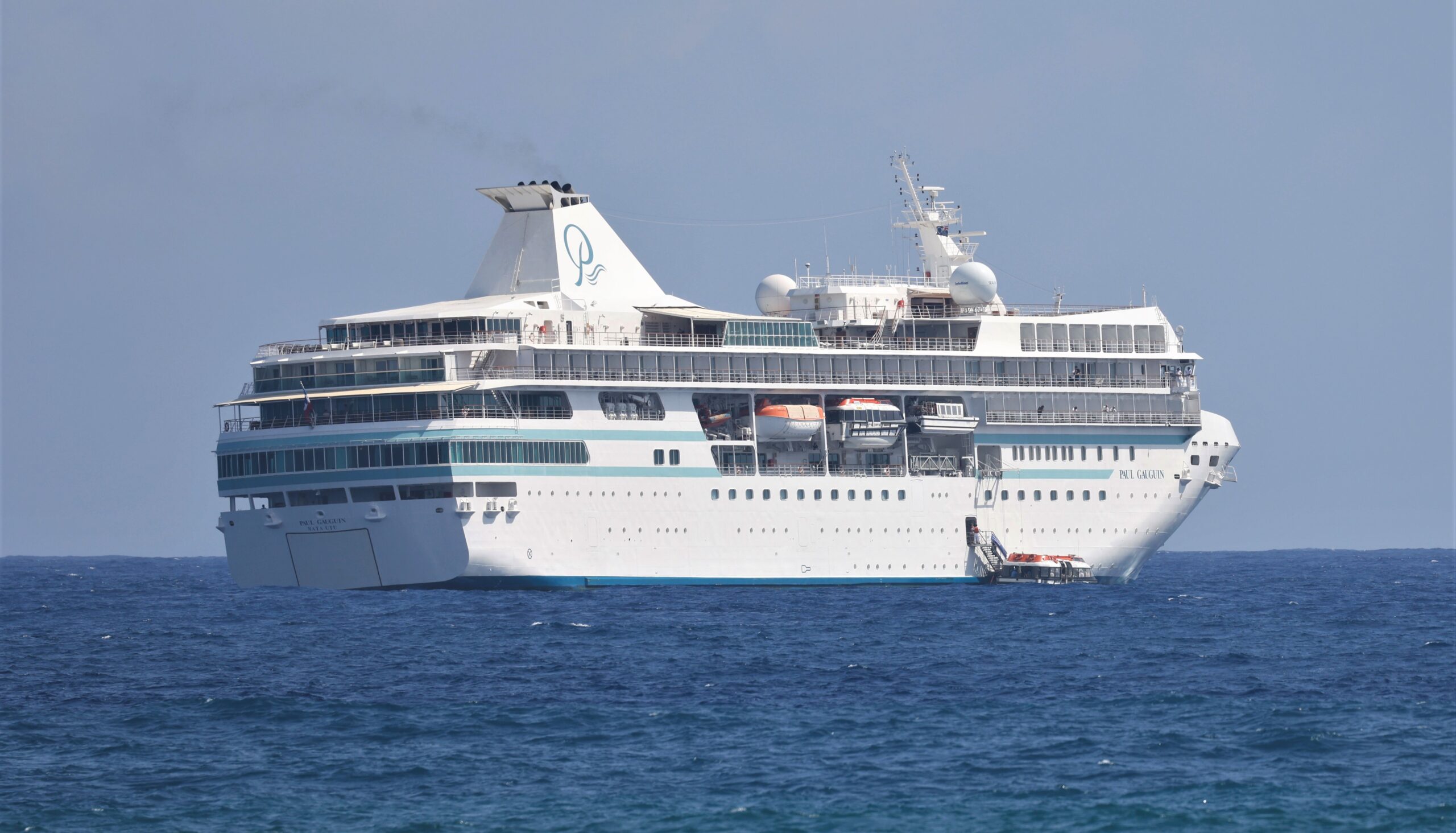 Choppy seas fail to deter cruise passengers