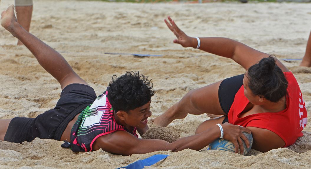 Outlaws beat Notchya to win Beach Touch gold