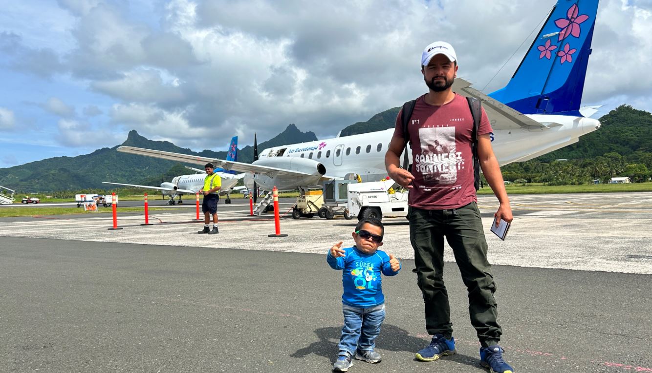 World’s shortest man pays flying visit