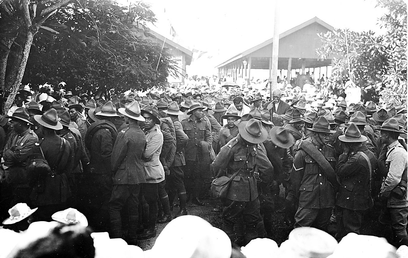 Raro welcomes  the troops, 1919