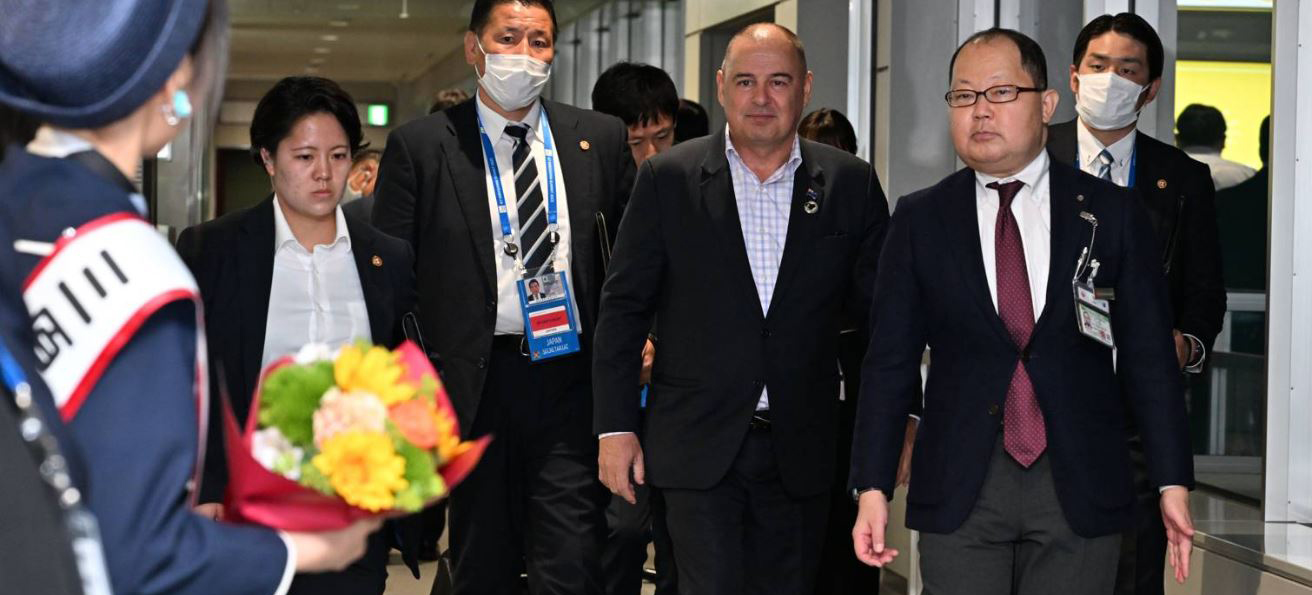PM Brown arrives in Japan for G7 Summit