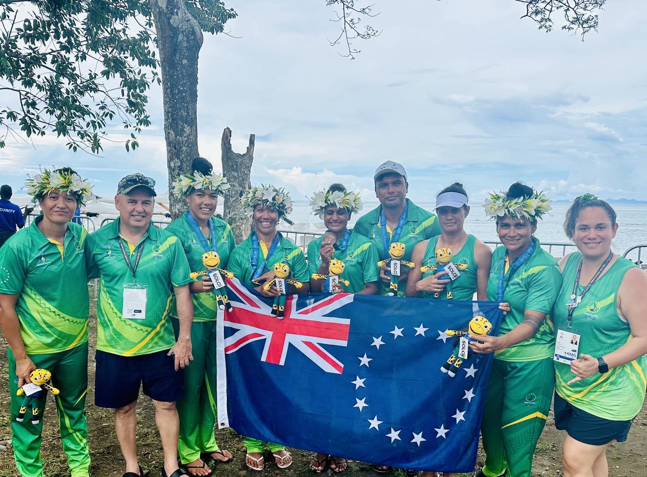 Cook Islands oe vaka team paddles to podium with bronze medals