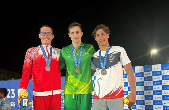 Swimmer Roberts makes a splash with gold medal win