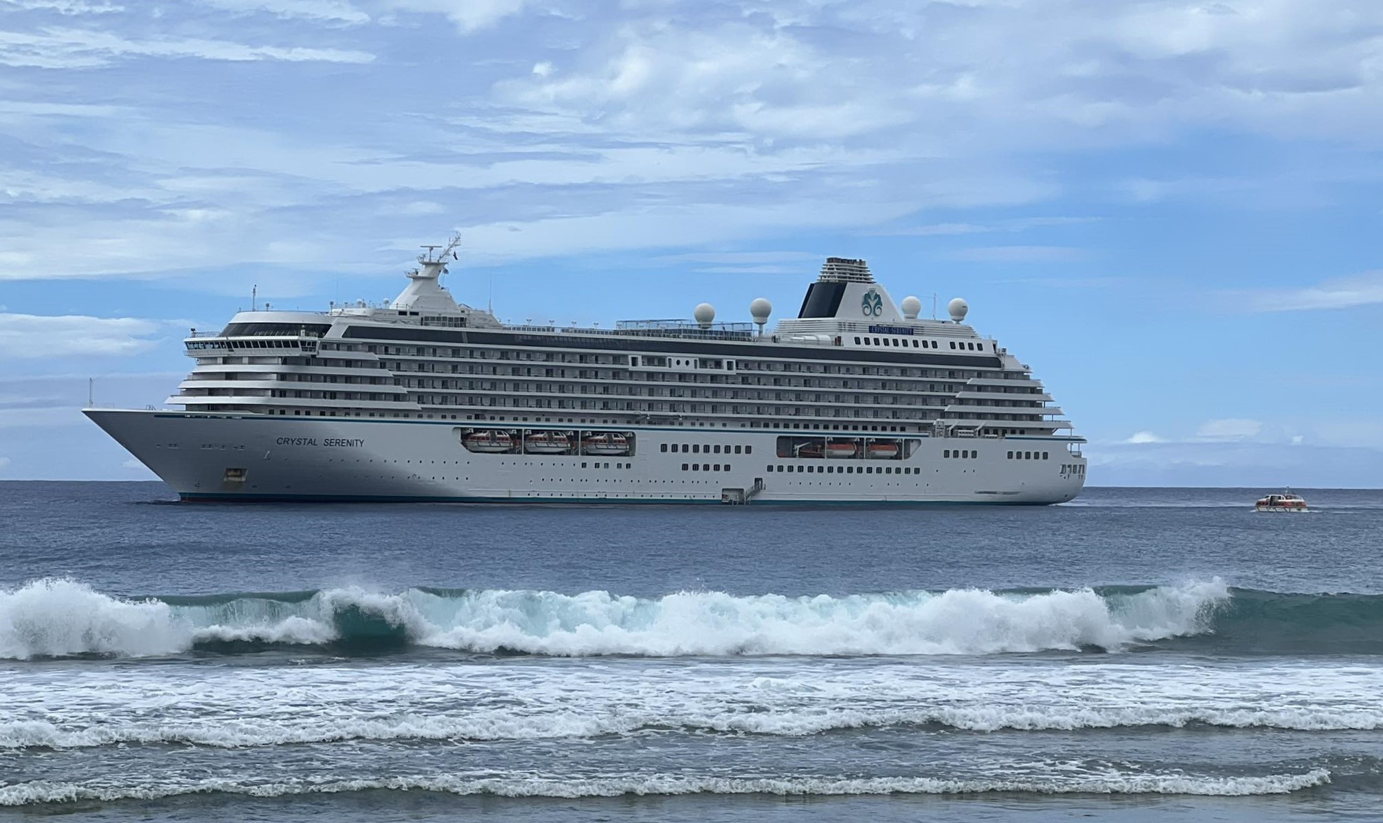Rarotonga welcomes cruise passengers for sightseeing and shopping