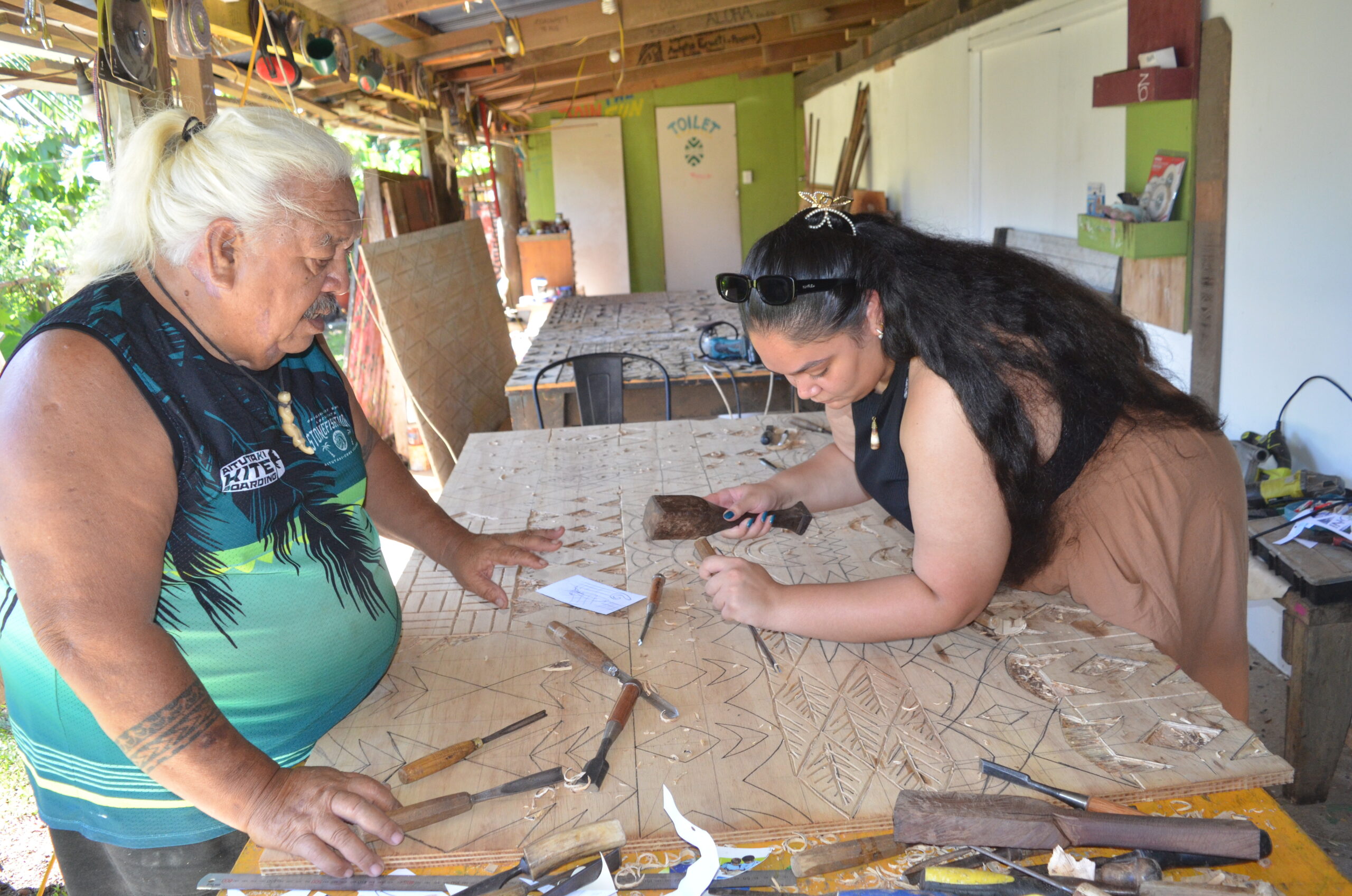 Aussie artist reconnects with Cook Islands roots